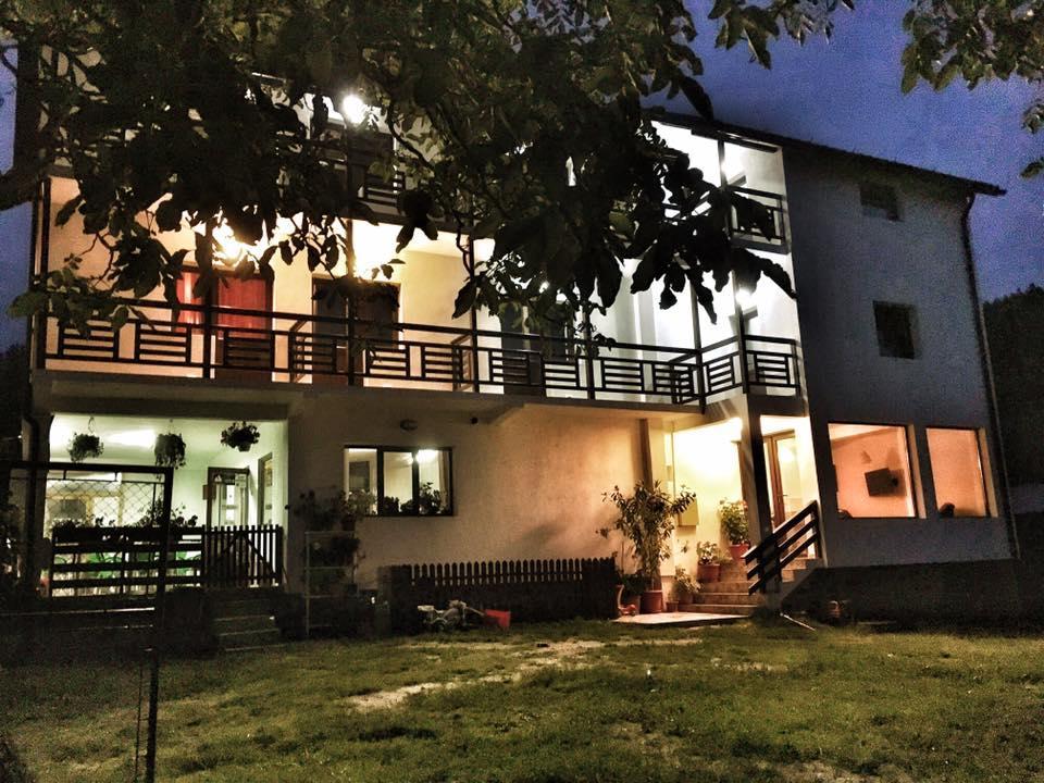 Livada Cu Meri Capatineni-Ungureni Exterior photo